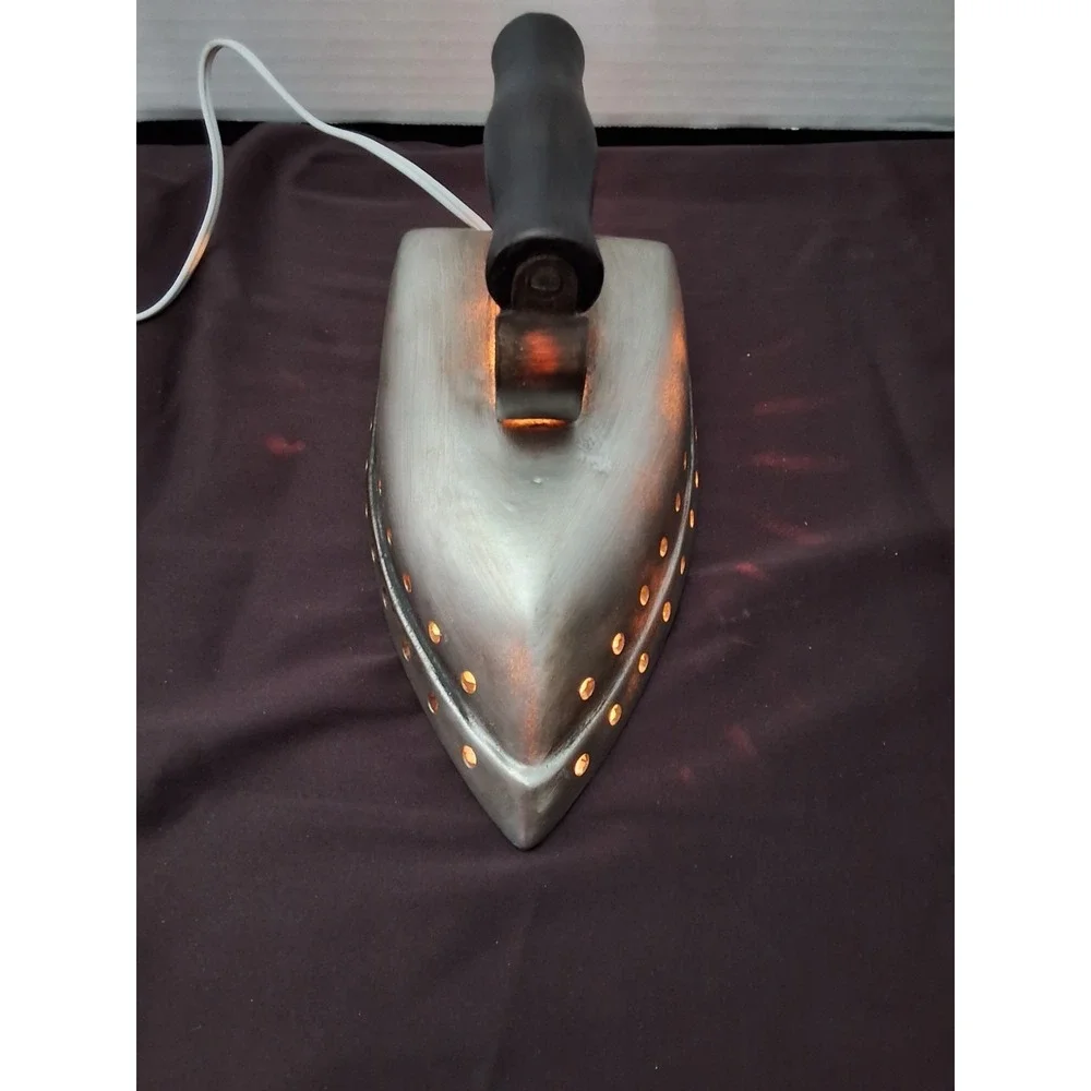 Cracker Barrel Iron Accent Lamp(Retired) Works As It Should